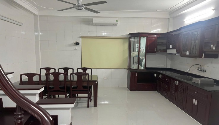 Cho thuê nhà MP Nguyễn Văn Trỗi làm Spa, Cafe, KD online, Showroom, 46m2, 5 tầng, 28tr/tháng